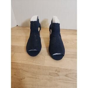 Bella Vita Delaney Block Heel Sandals Navy Suede Leather size 7